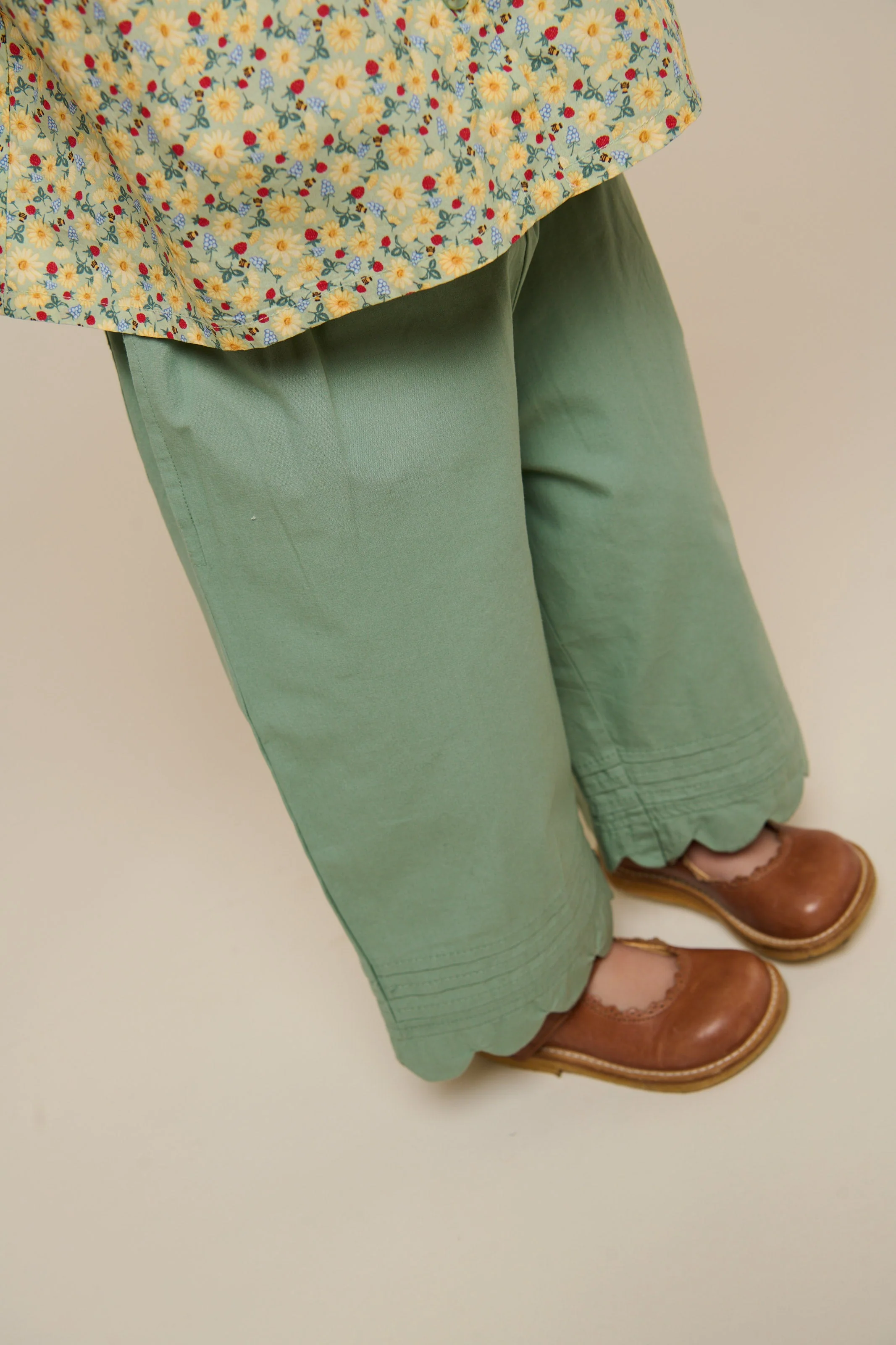Poplinbroek met Geschulpte Rand - Kids - Dusty Green | 101049 Joy - Image 3